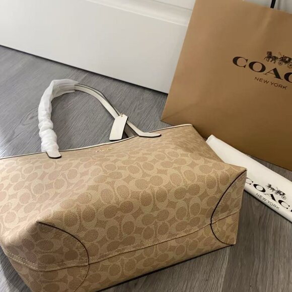 Coach Tote Bag - Picture 6 of 8